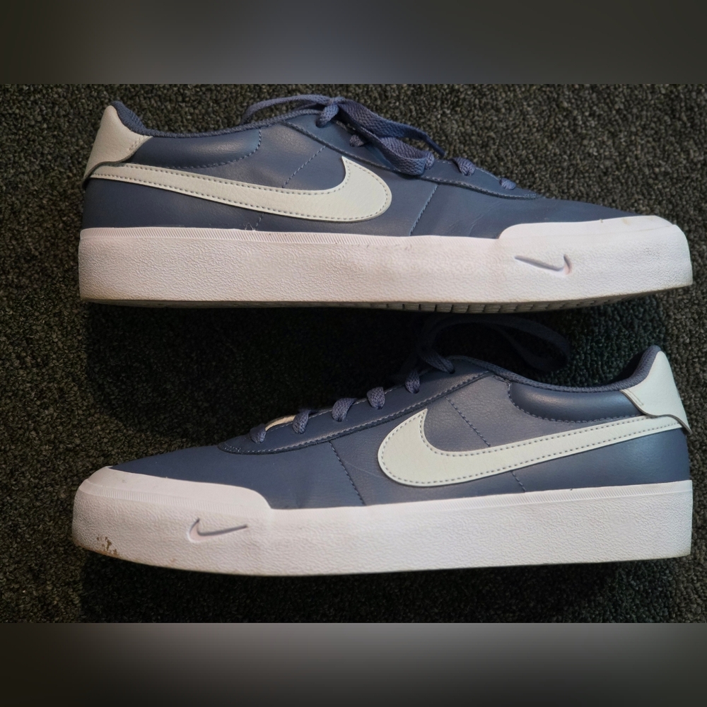 Nike Men's Navy and White Sneakers